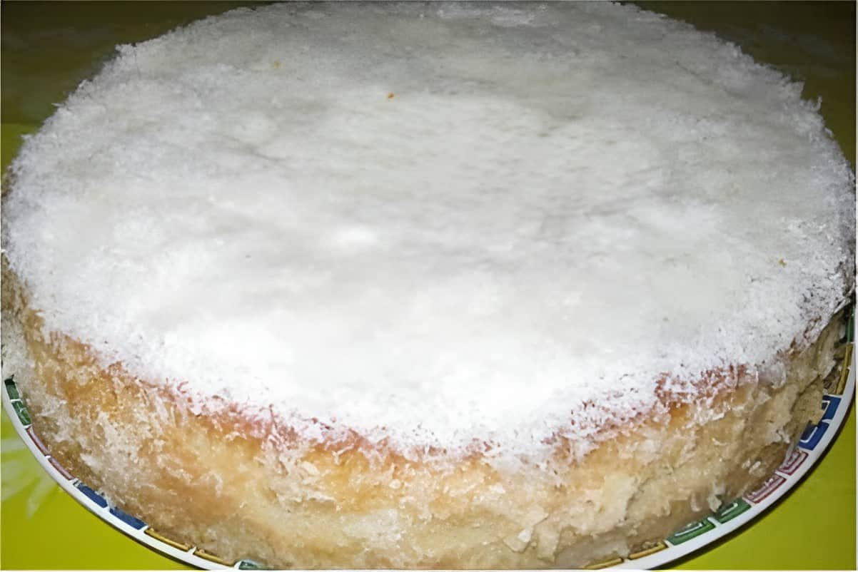 Bolo de coco gelado aqueles cortados embrulhados em papel alumínio sensação nos anos 80 e 90