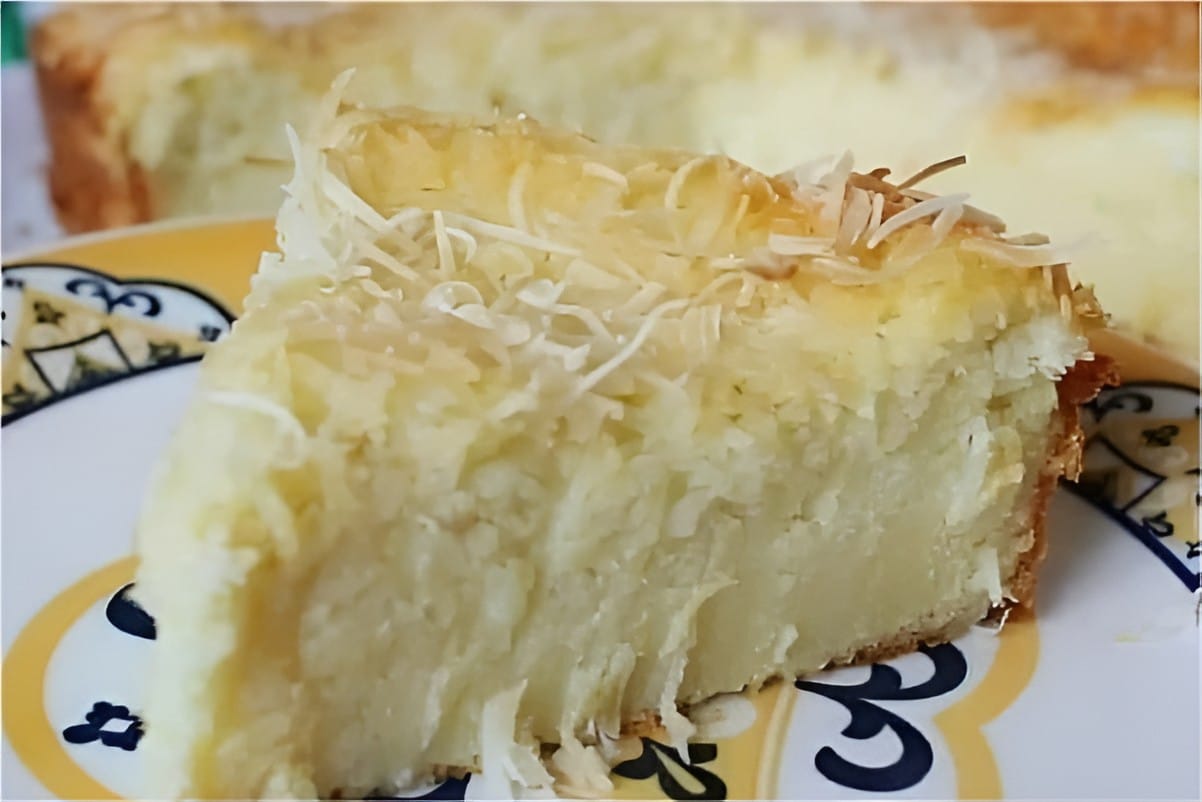 Bolo de coco cremoso é só bater os ingredientes no liquidificador e levar pra assar