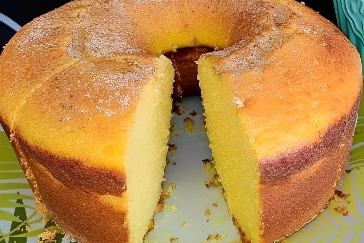 Bolo de fubá da fazenda o bolo servido em hotéis e cafés coloniais