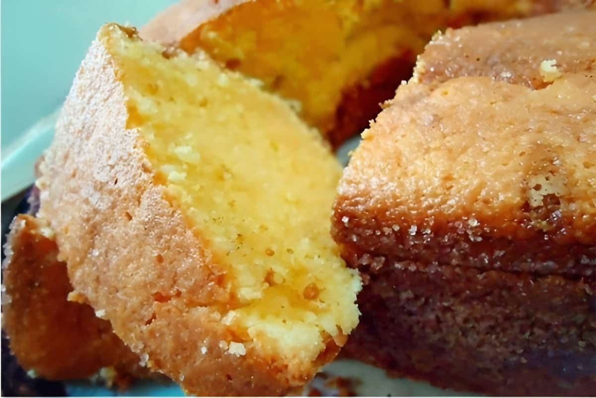Bolo de fubá simples da vovó é só bater os ingredientes no liquidificador e levar para assar
