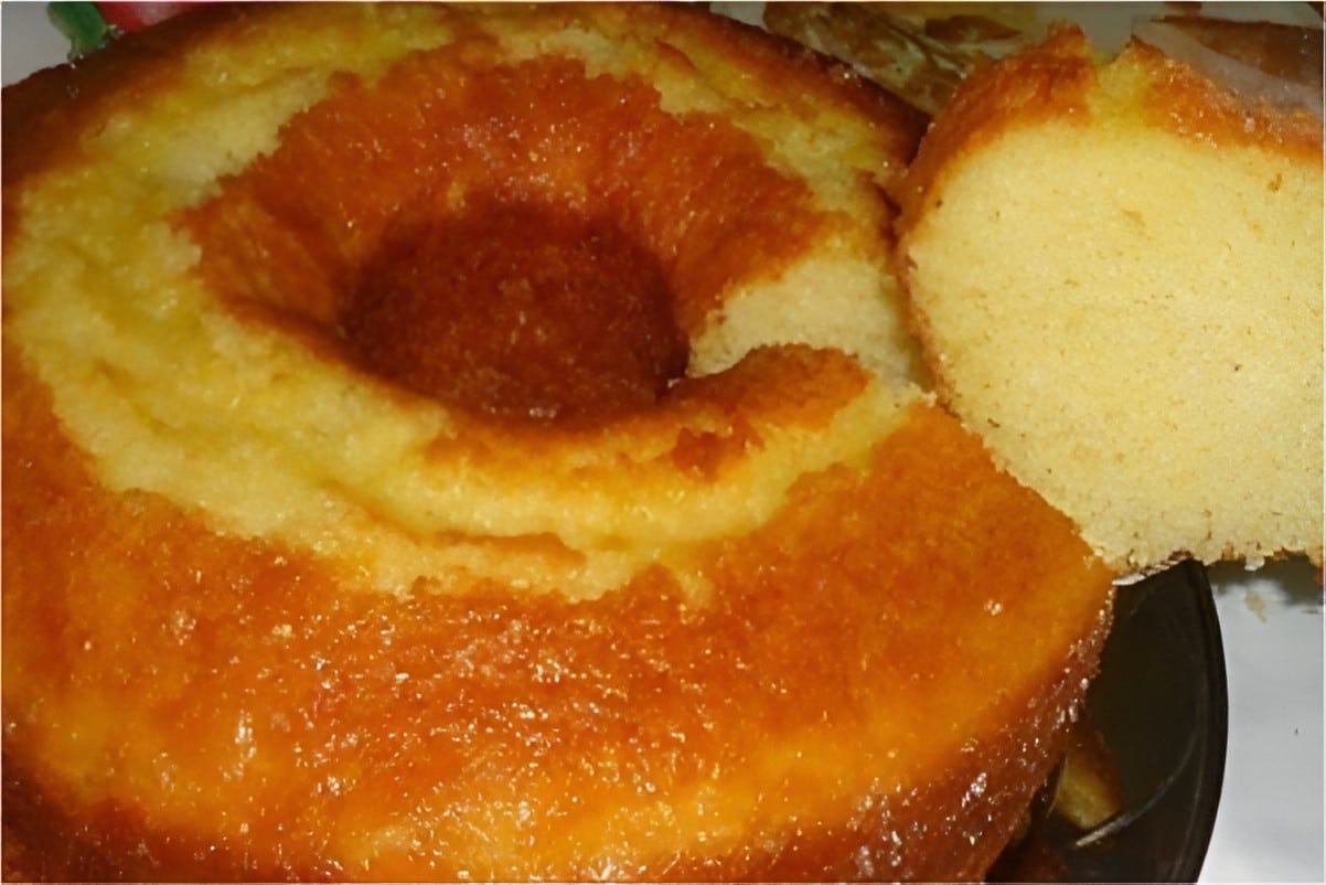 Bolo de laranja fofinho da vovó levinho e saboroso feito com suco de laranja