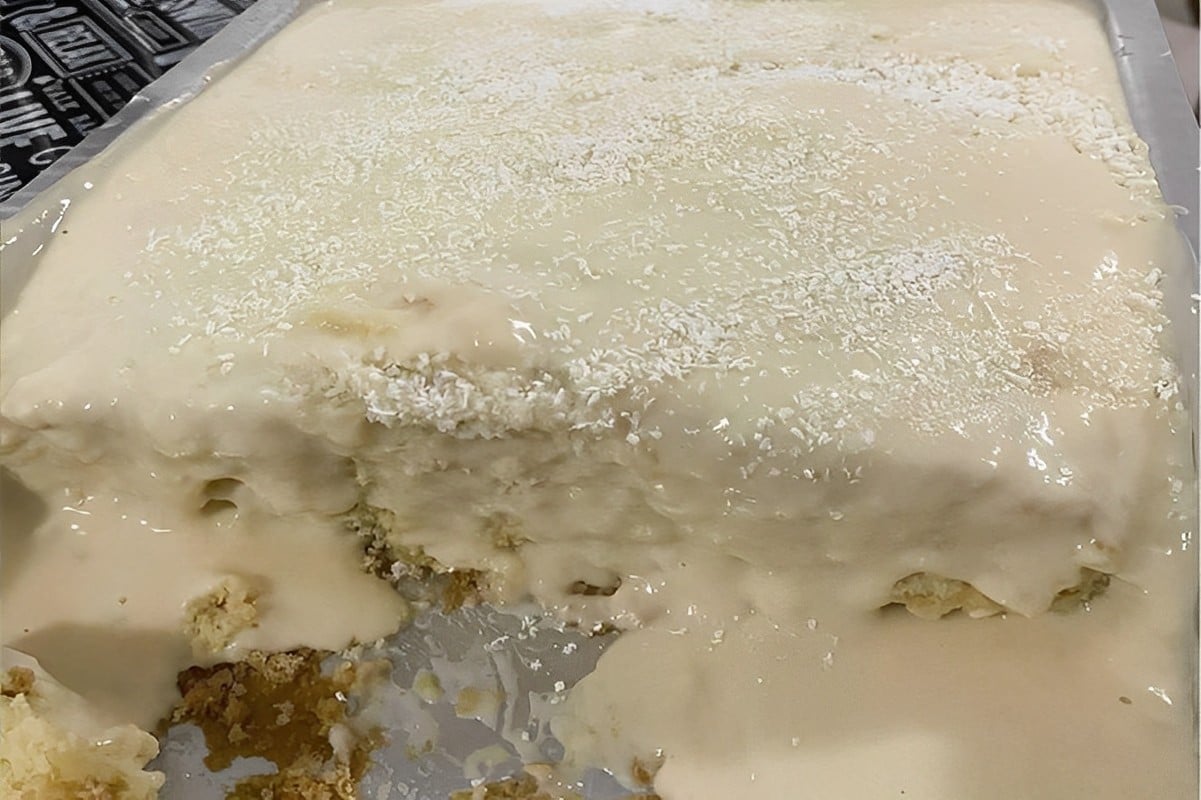 Bolo de leite condensado com coco simples fofinho e molhadinho como a vovó fazia