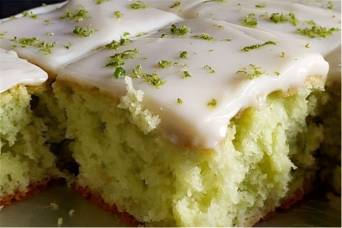 Bolo de limão feito à mão muito simples fofinho e delicioso
