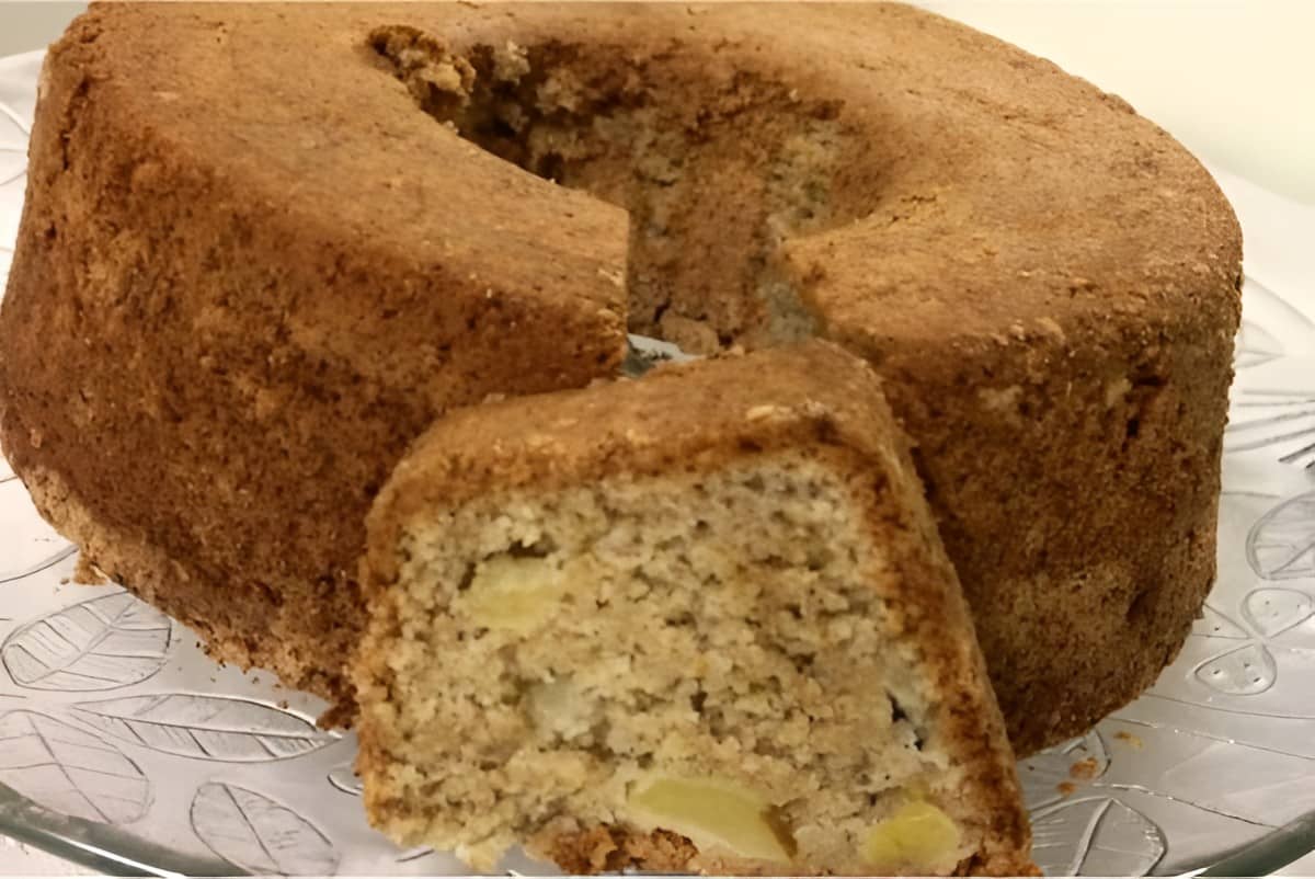 Bolo de maçã sem leite feito no liquidificador muito fácil fofinho e delicioso