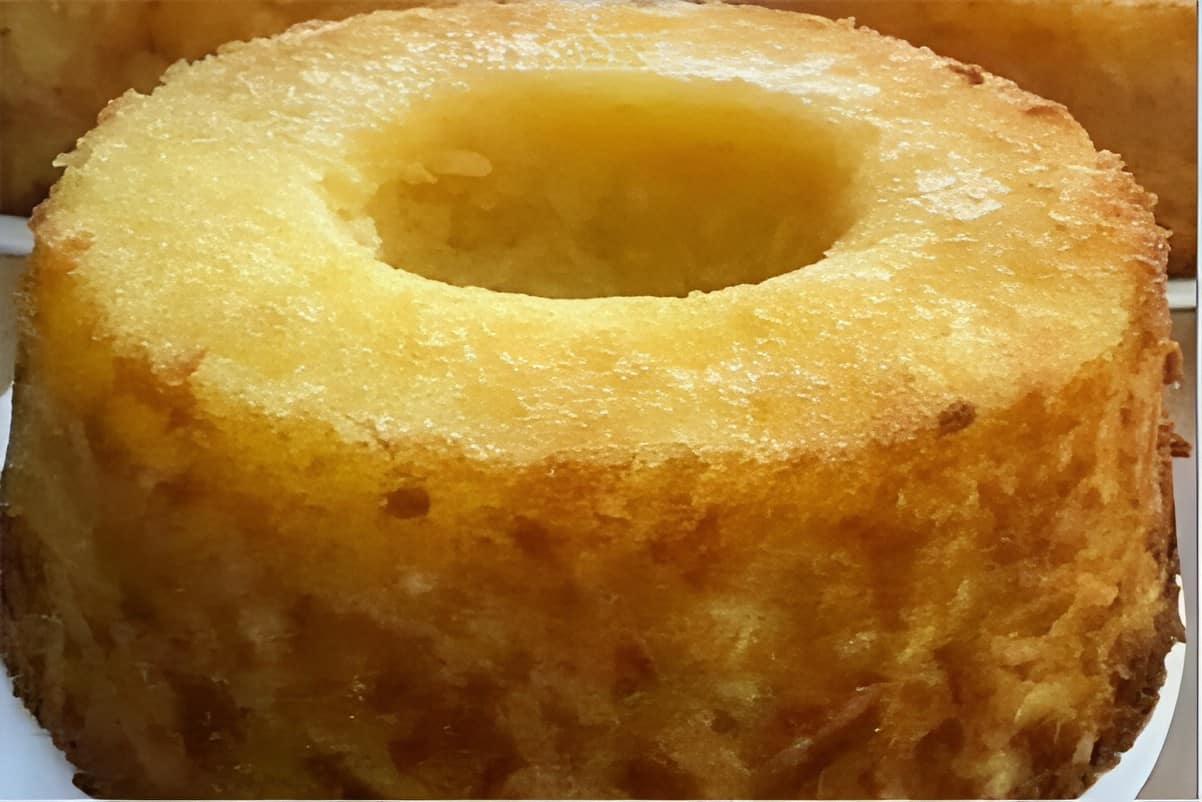 Bolo de macaxeira com coco deliciosa e fácil é só misturar os ingredientes e levar ao forno