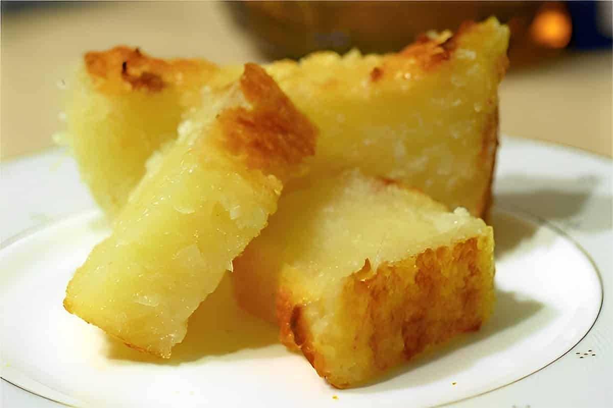 Bolo de mandioca cremoso um bolo bem simples que é só misturar os ingredientes e assar