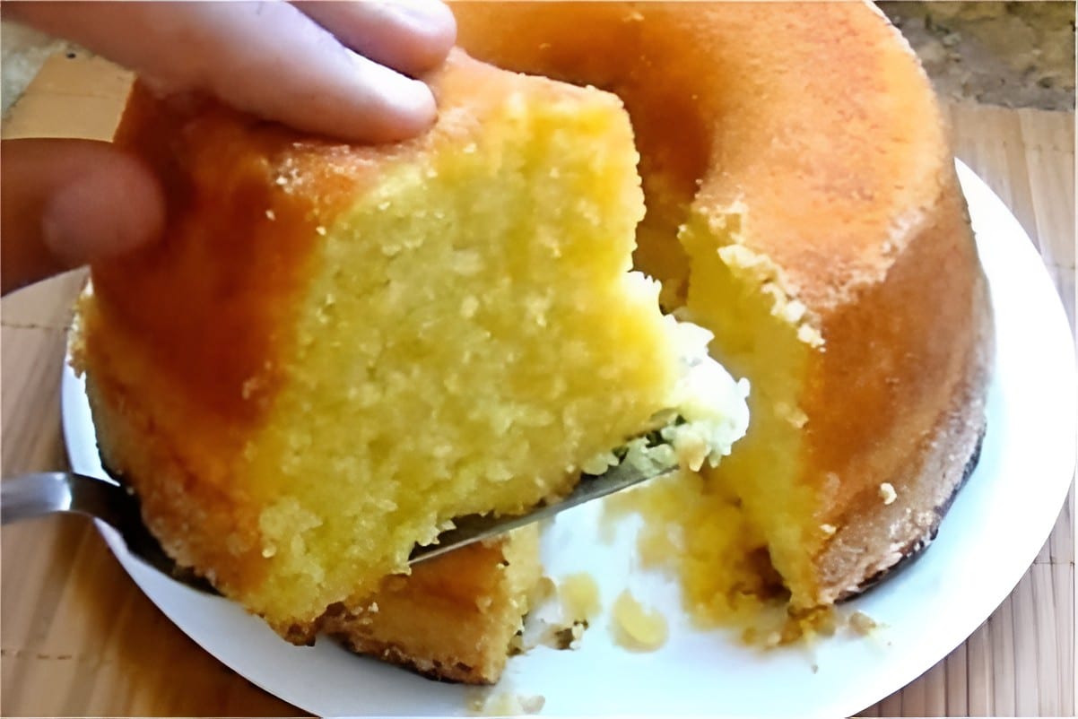 Bolo de milho com leite Moça delicioso fácil de preparar e perfeito para o lanche