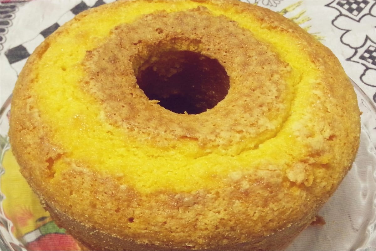Receita de bolo de milho com farinha de milho feito no liquidificador muito fácil