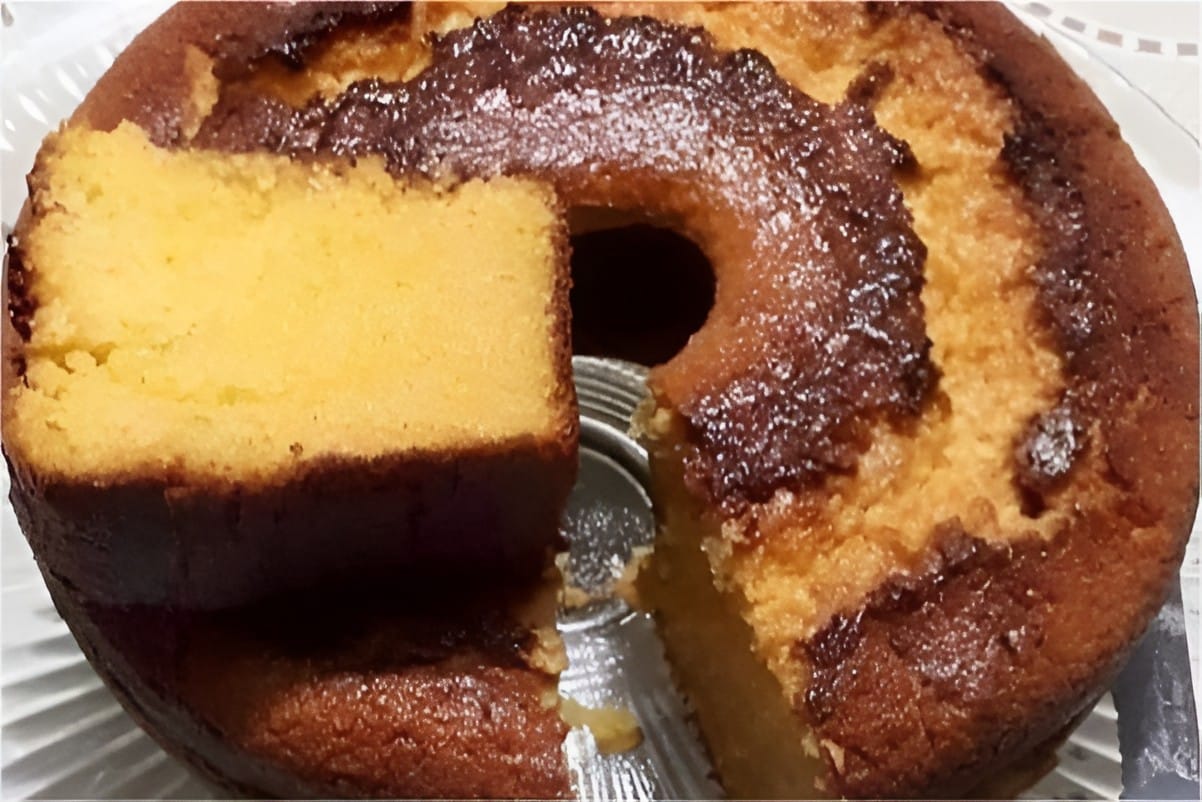 Bolo de milho cremoso com leite de coco fácil é só bater no liquidificador e levar ao forno