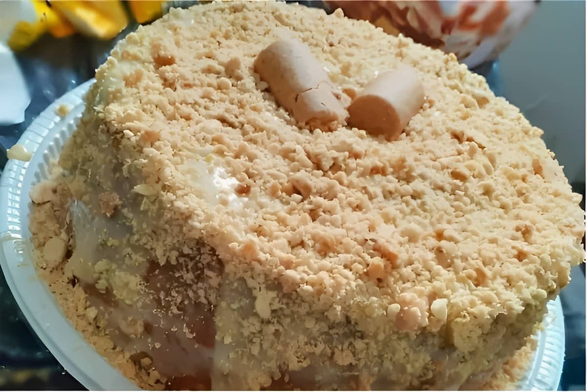 Bolo de paçoca vulcão muito cremoso perfeito para festas do meio de ano