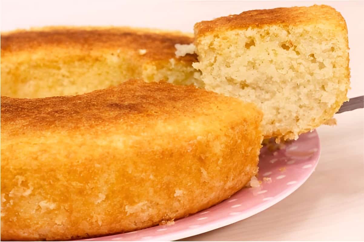 Bolo de tapioca assado um bolo leve e perfeito para o café com a família