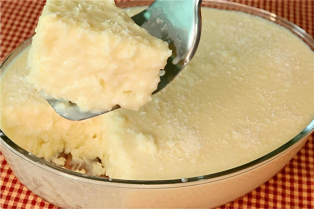 Bolo de tapioca na travessa o bolo mais fácil do mundo e que não precisa assar
