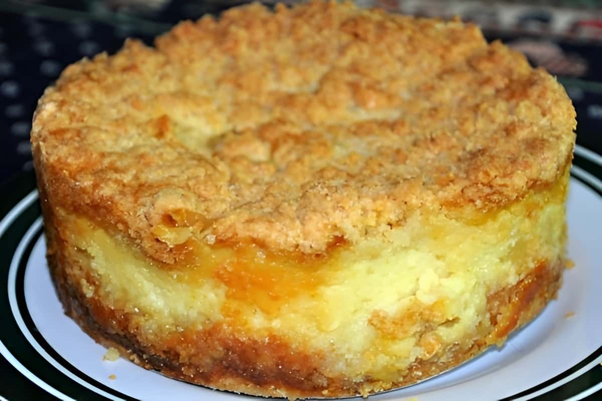 Bolo farofa uma deliciosa combinação de farofa doce crocante recheada com creme