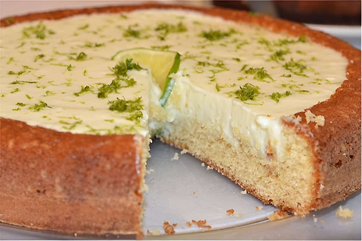 Bolo mousse de limão cremoso e delicioso feito rapidinho no liquidificador