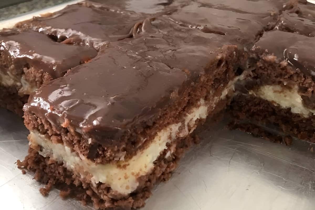 Bolo prestígio um bolo de chocolate com recheio de coco igual o famoso chocolate