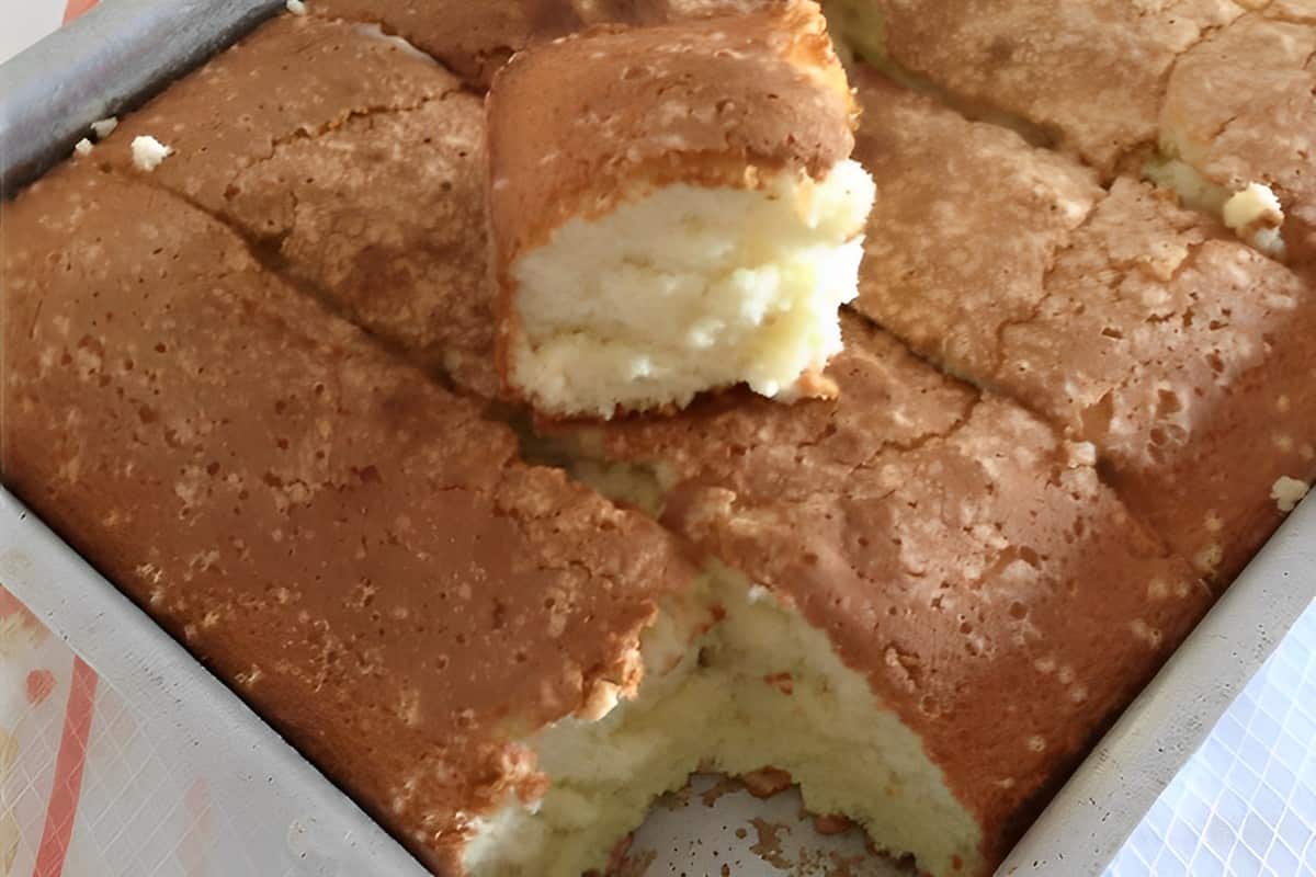 Receita de bolo simples da vovó todo feito no liquidificador é só bater e levar ao forno