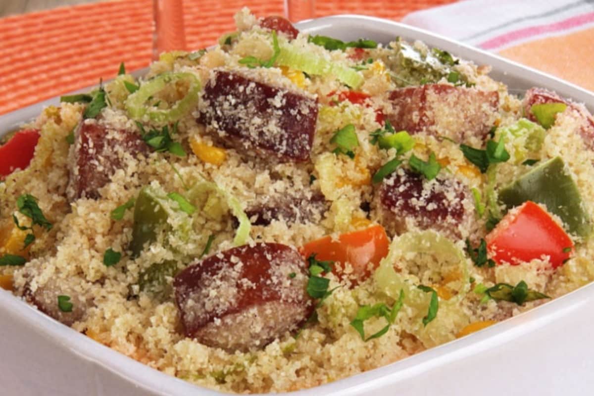 Farofa de linguiça perfeita para acompanhar receitas do dia a dia churrasco e feijoadas