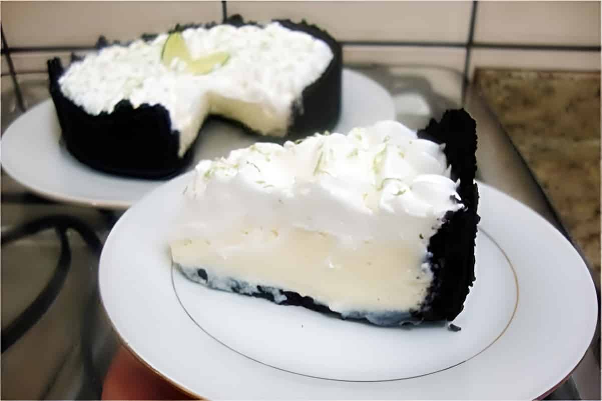 Torta de limão com biscoito de chocolate diferente e muito fácil de fazer