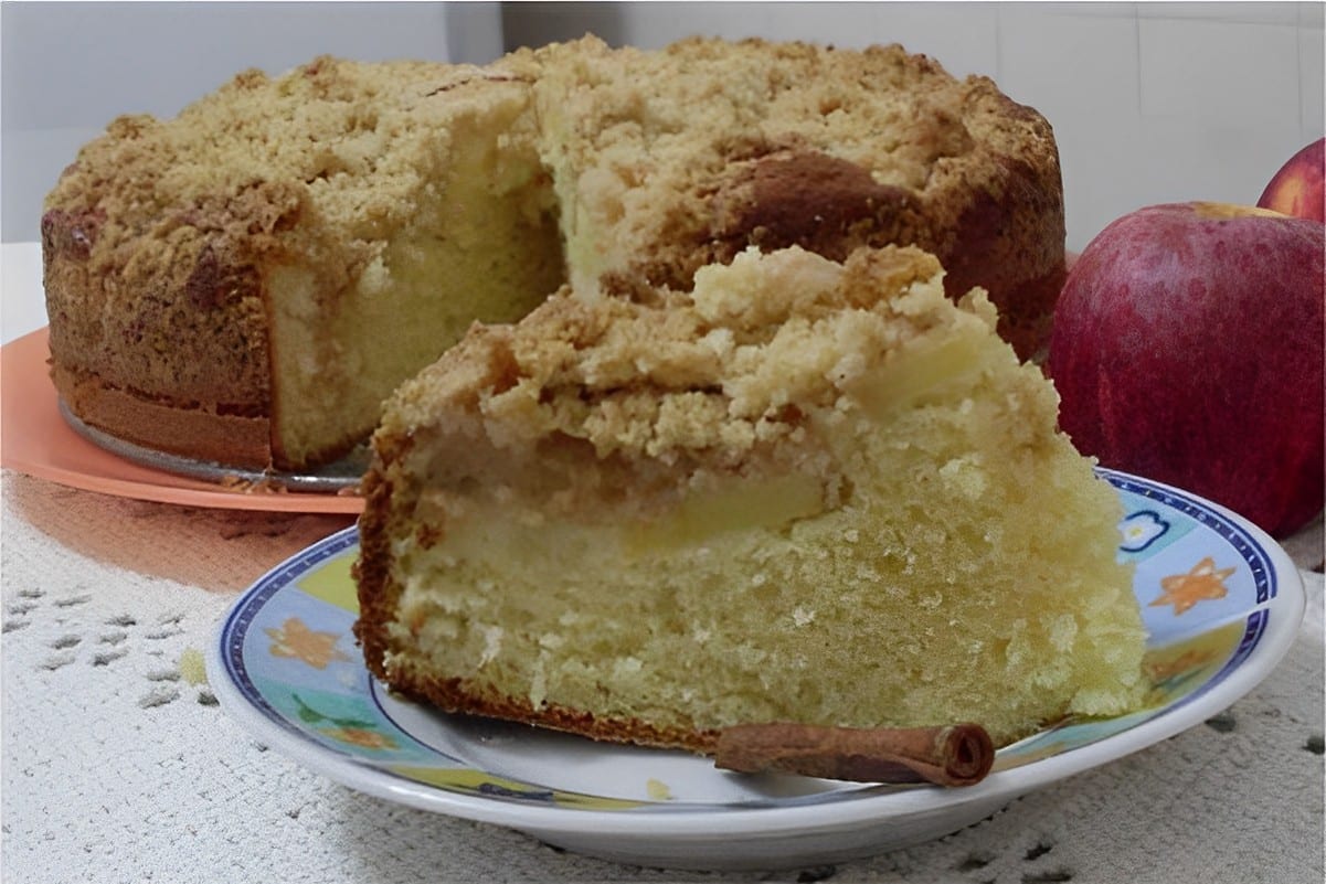 Torta de maçã com farofa crocante de padaria saborosa e perfeita para seu café ou lanche