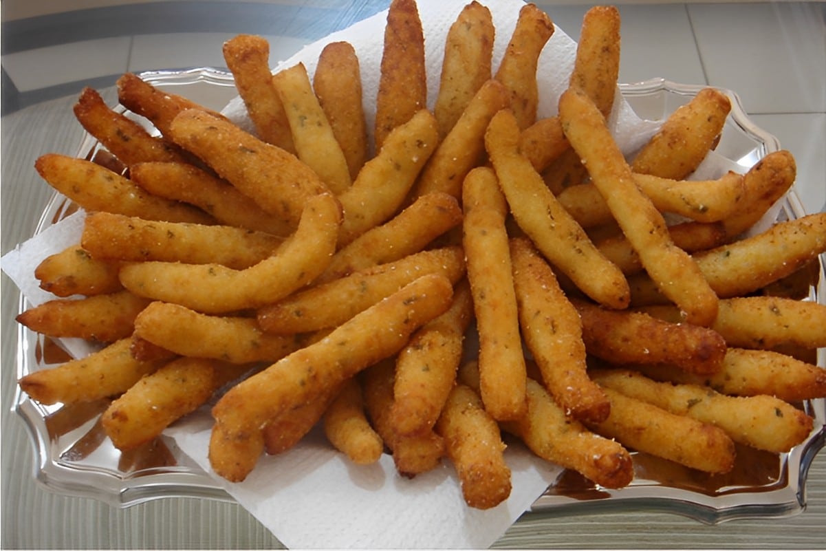 Bolinho de batata sequinho e delicioso basta misturar os ingredientes e fritar