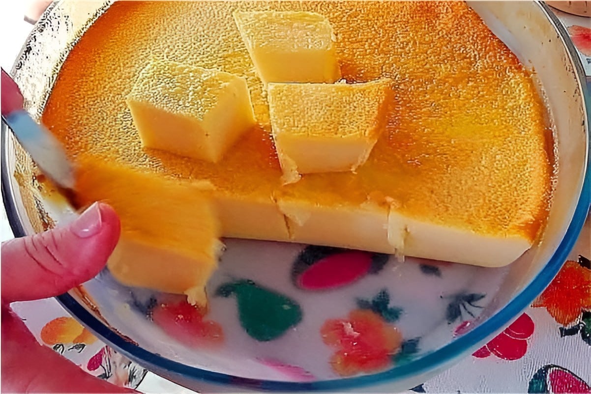 Bolo caçarola italiana um bolo que parece um pudim firme e delicioso