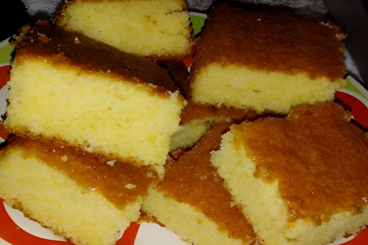 Bolo de fubá mineiro feito sem leite muito fofinho leve e saboroso