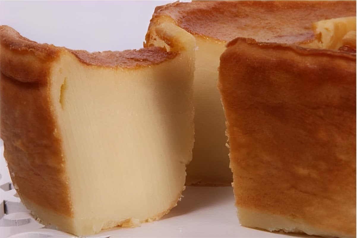 Bolo de leite um bolo delicioso que parece um pudim de padaria e todo mundo adora
