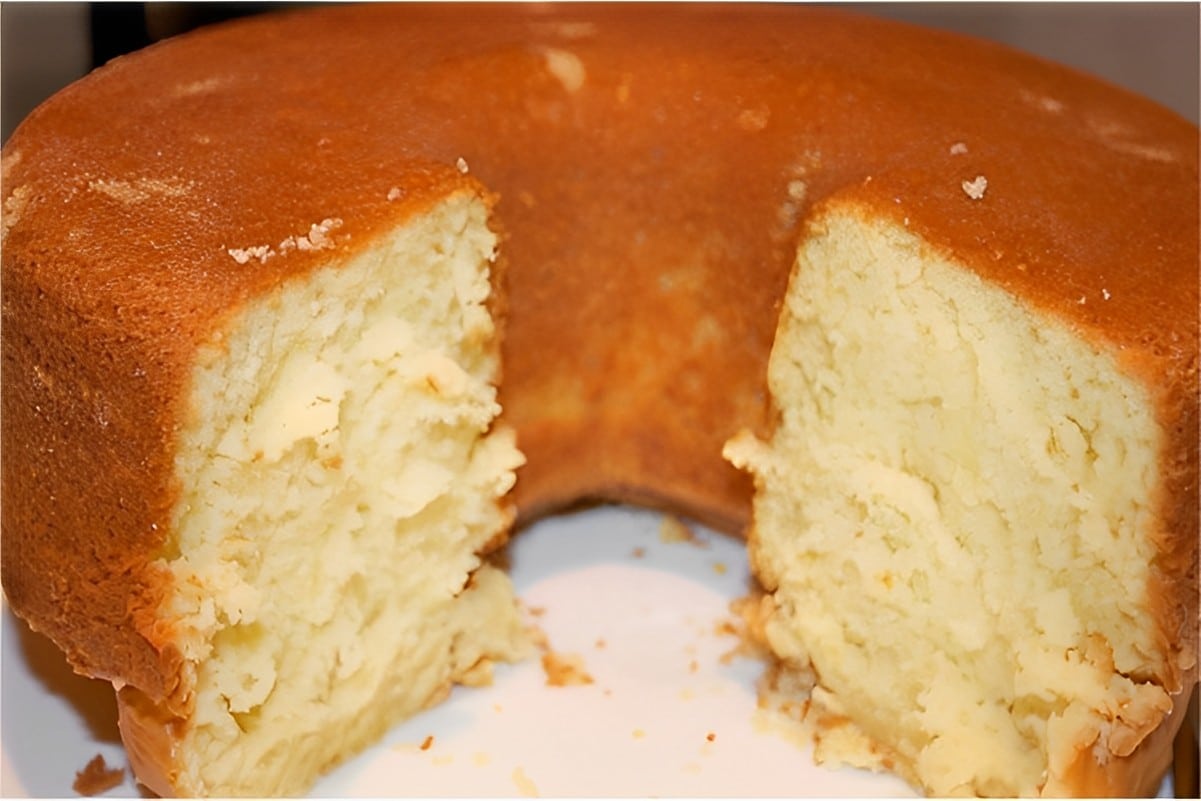 Bolo de manteiga fofinho fácil de preparar e com sabor marcante de manteiga