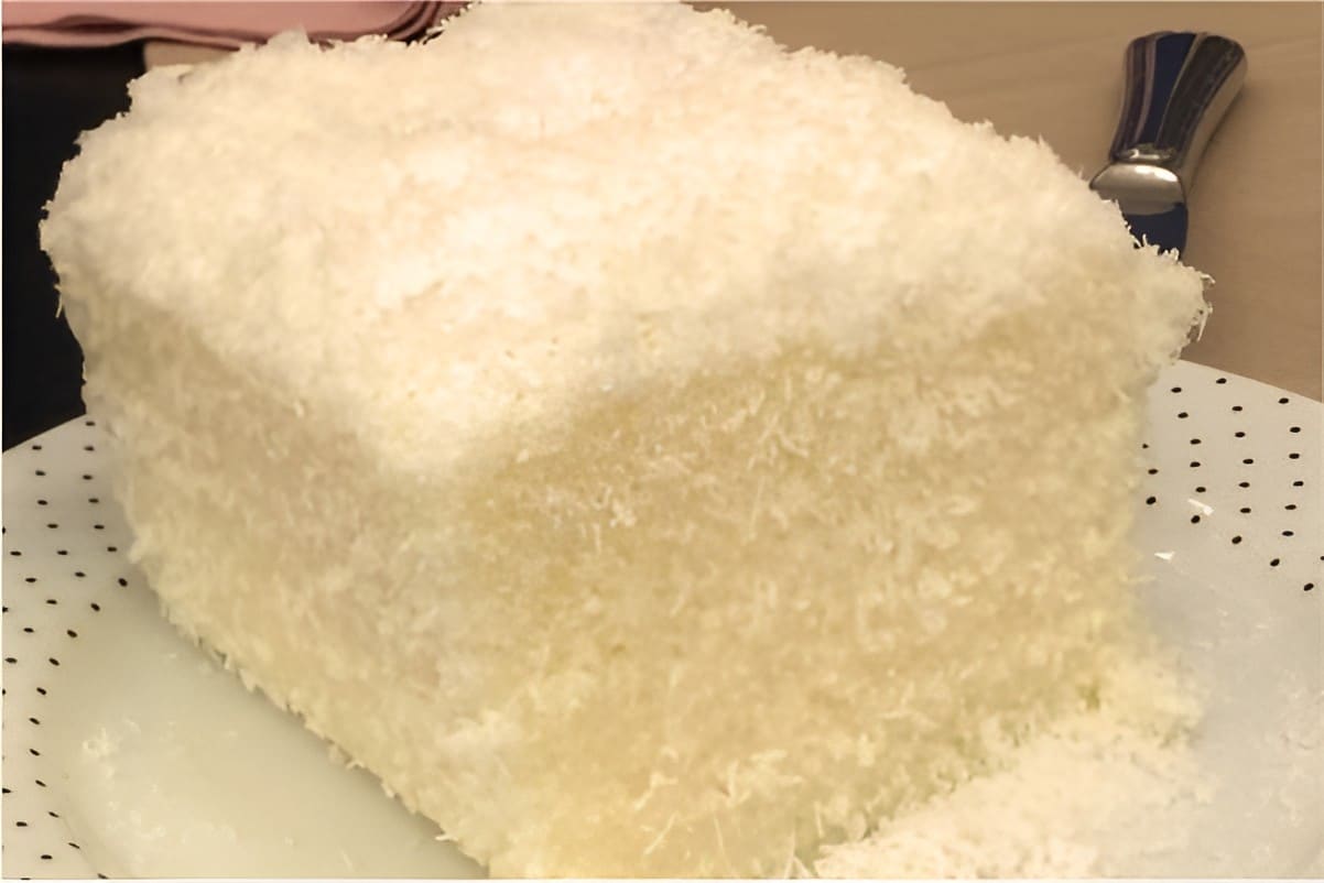 Bolo de tapioca sem forno é só misturar todos os ingredientes e levar para gelar