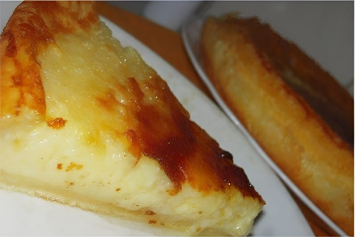 Bolo queijadinha cremoso feito no liquidificador é só bater e levar para assar