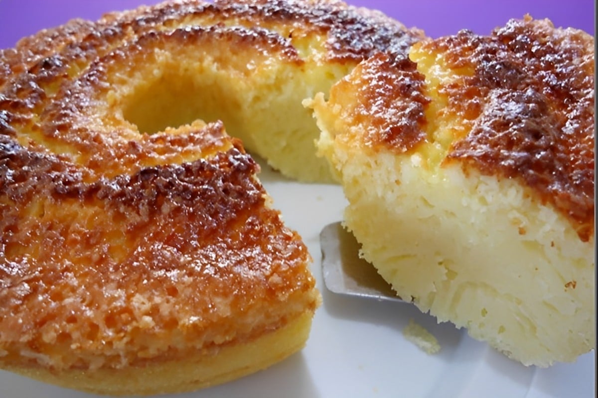 Bolo queijadinha delicioso e muito fácil basta bater os ingredientes e levar para assar