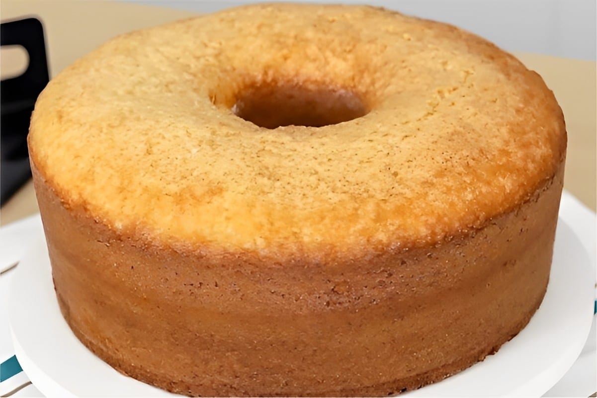 Bolo de nada um bolo simples batido à mão muito fofinho e fácil de fazer
