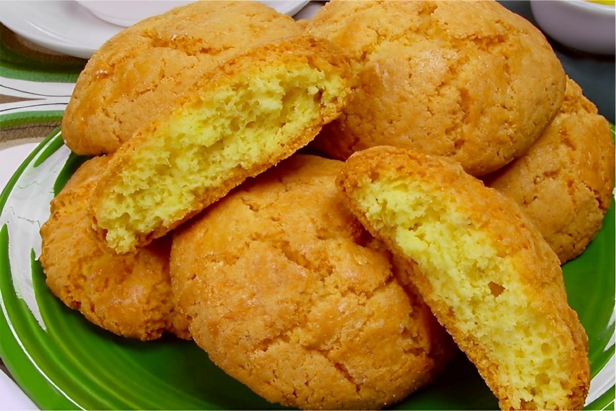 Broa de fubá de padaria para fazer em casa basta misturar os ingredientes e assar