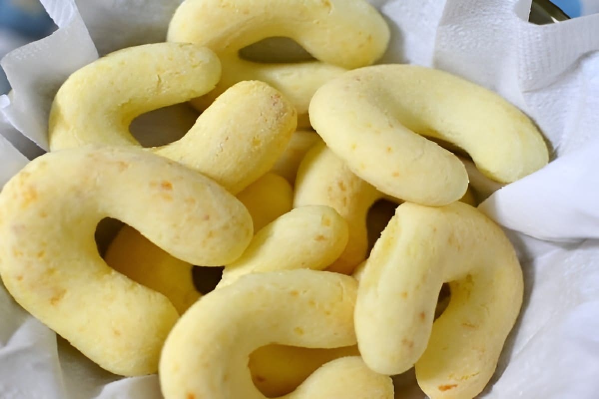 Chipa de queijo de padaria deliciosa e mais fácil de fazer que pão de queijo