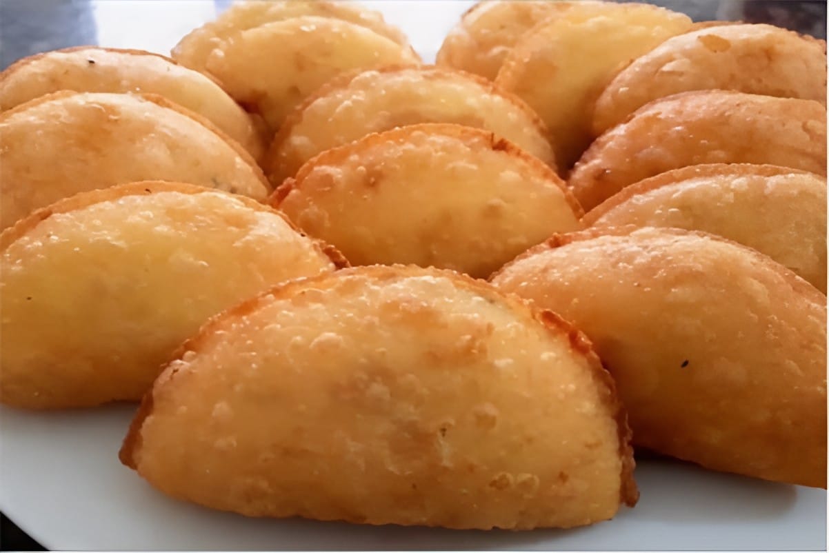 Pastel de fubá ou pastel de angu um pastel delicioso e fácil de fazer