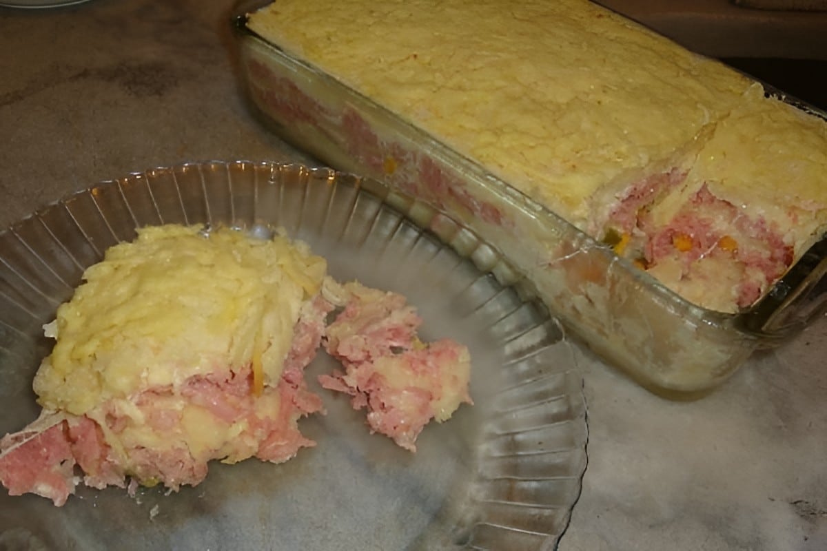 Torta de pão de forma cremosa de forno um lanche rápido para sua tarde