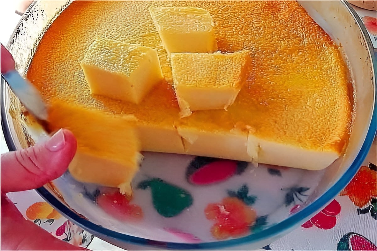 Bolo caçarola italiana um bolo cremoso que lembra um pudim delicioso e fácil de fazer