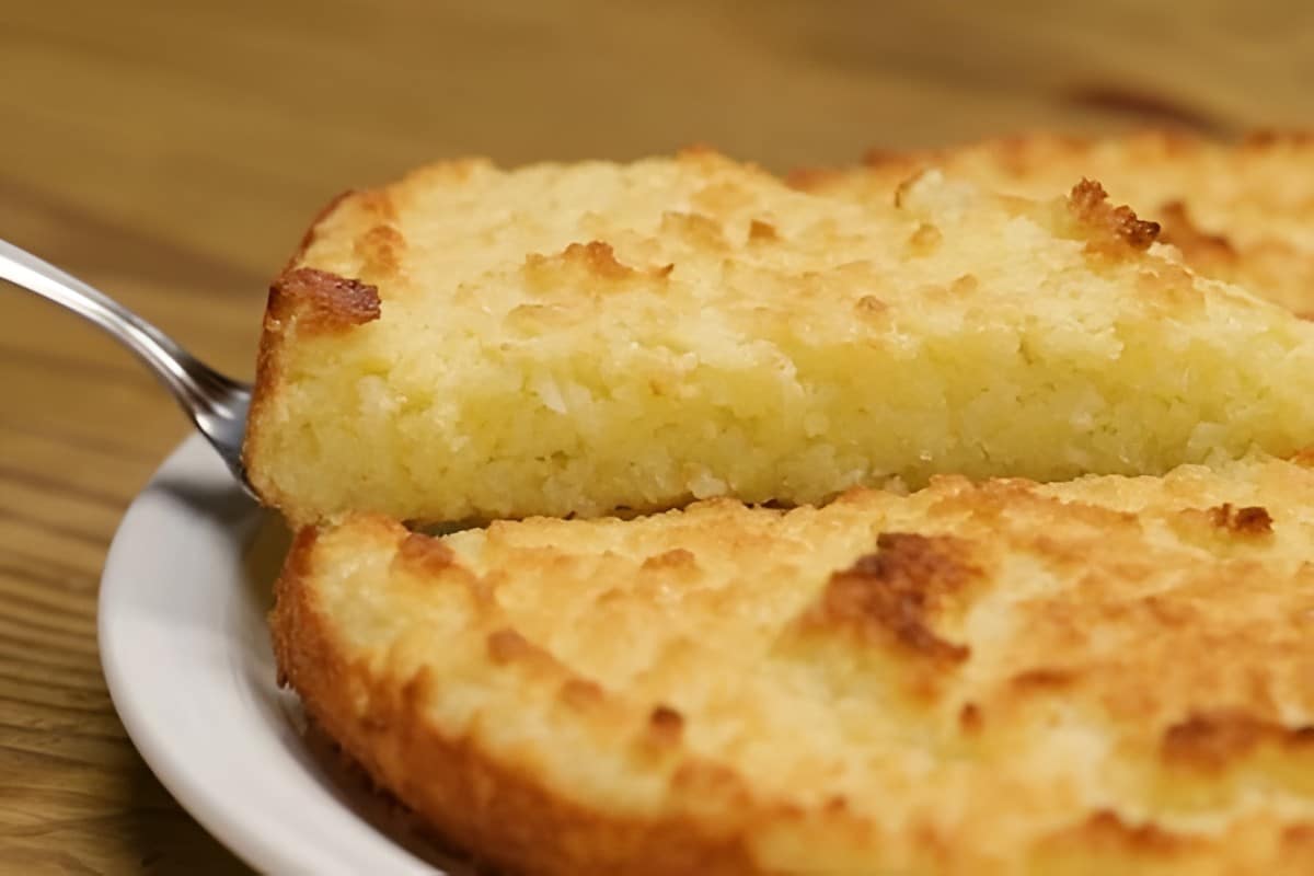 Bolo de aipim com coco da fazenda é só bater tudo e levar para assar