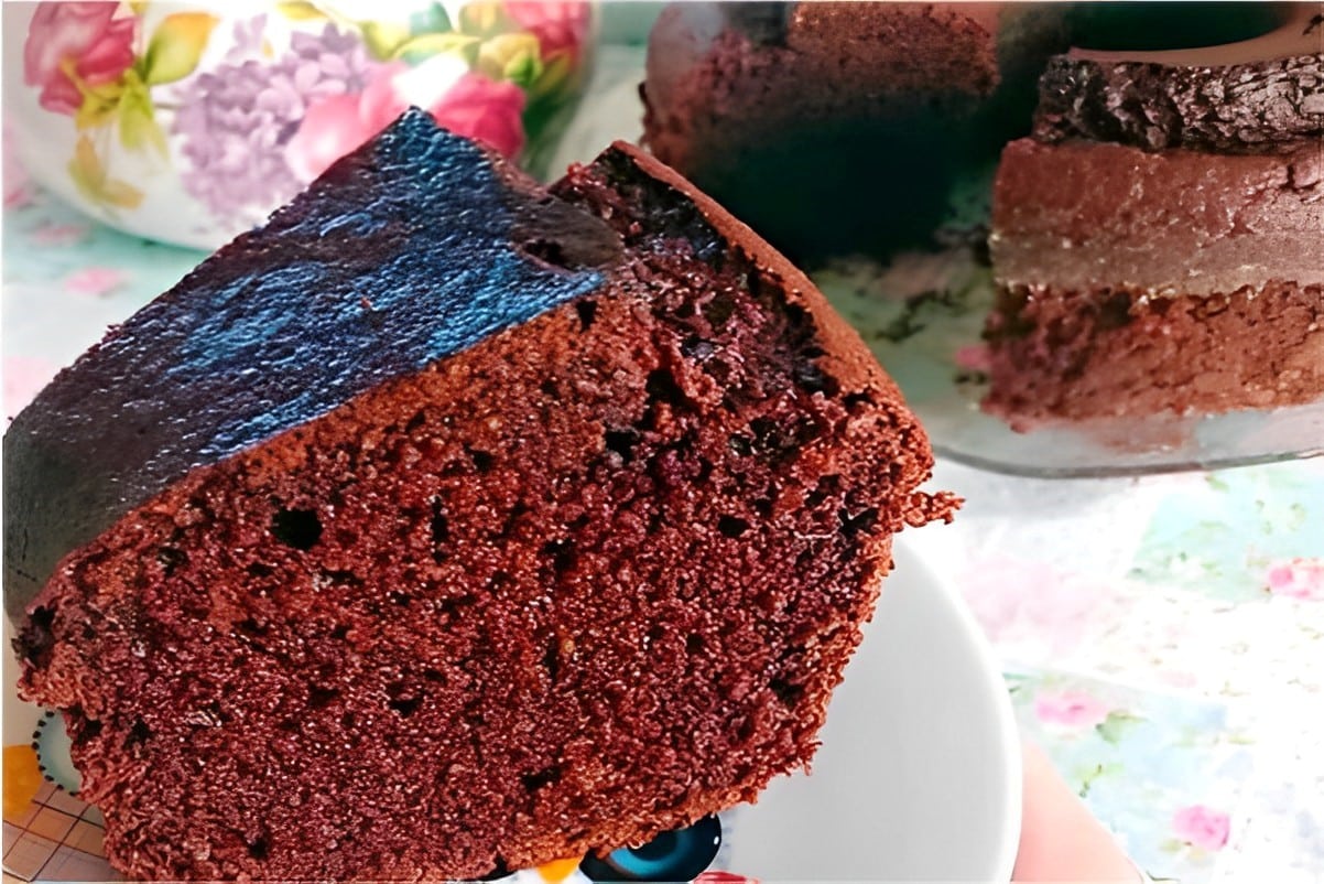 Bolo de chocolate simples da vovó um bolo fácil perfeito para comer no lanche ou café