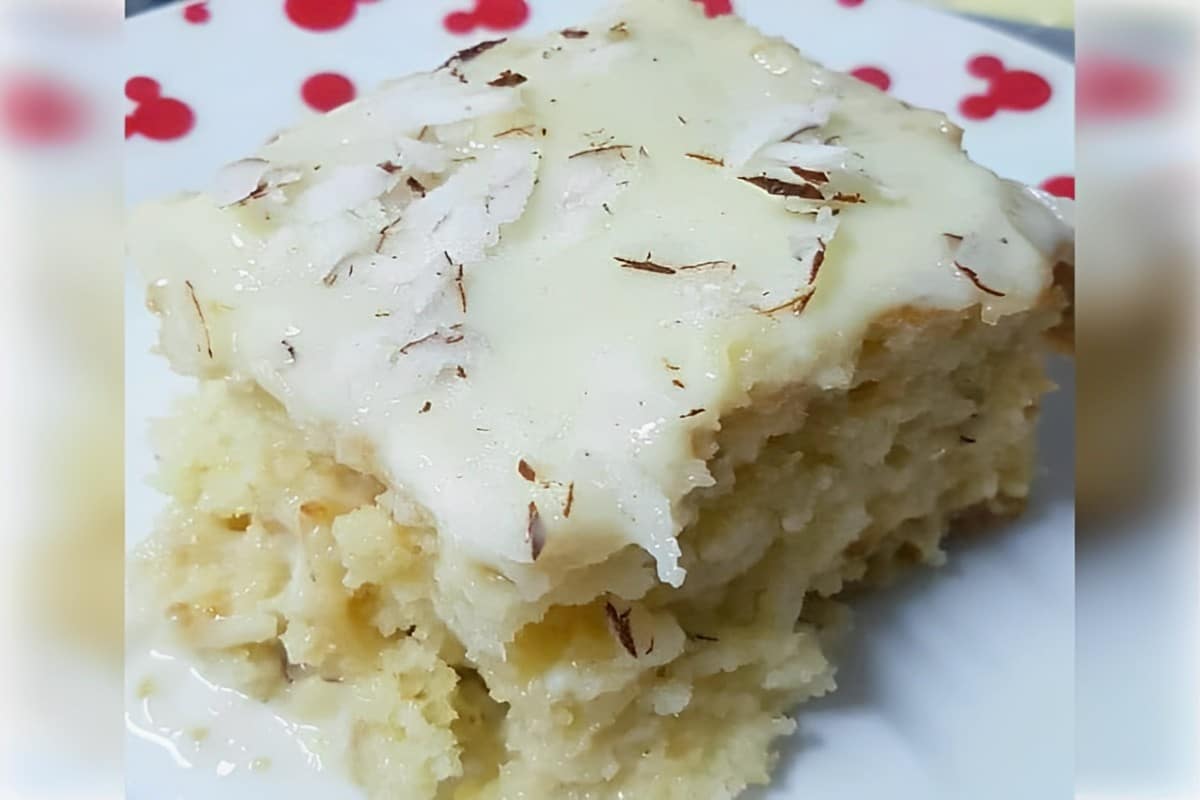 Bolo de coco gelado bem molhadinho para sobremesa ou festa uma delícia