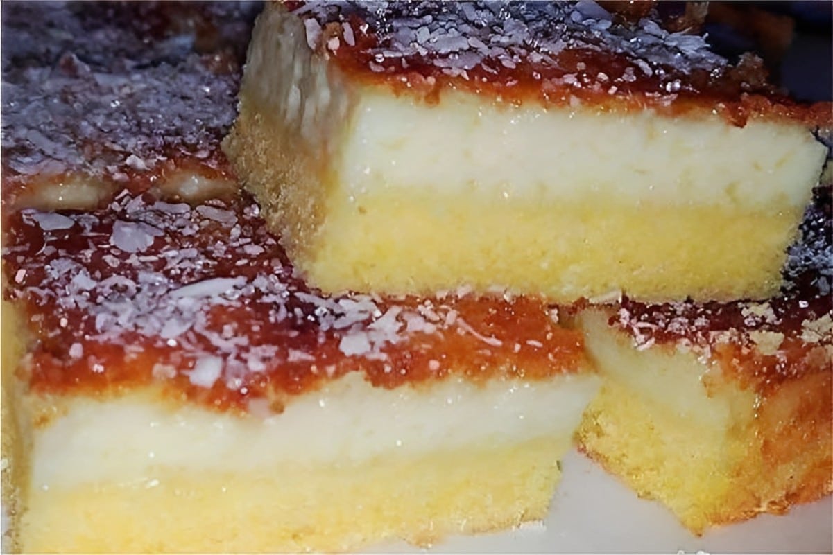 Bolo de fubá cremoso com coco muito fácil é só bater os ingredientes e levar ao forno