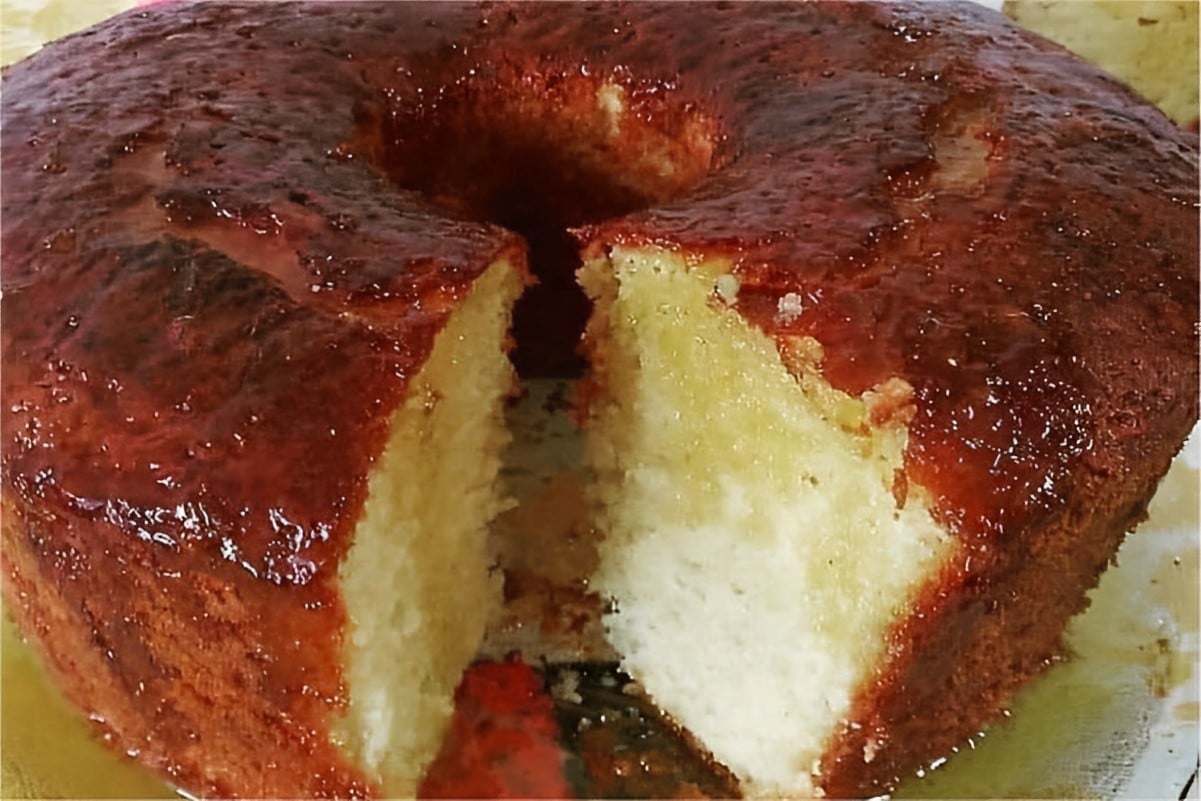 Bolo de laranja com calda bem molhadinho fácil e prático para seu café ou lanche