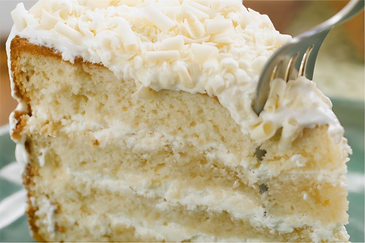 Bolo de Leite Ninho recheado que aprendi com confeiteira famosa
