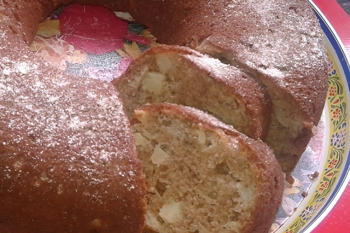 Bolo de maçã em pedaços um bolo delicioso para seu lanche ou café