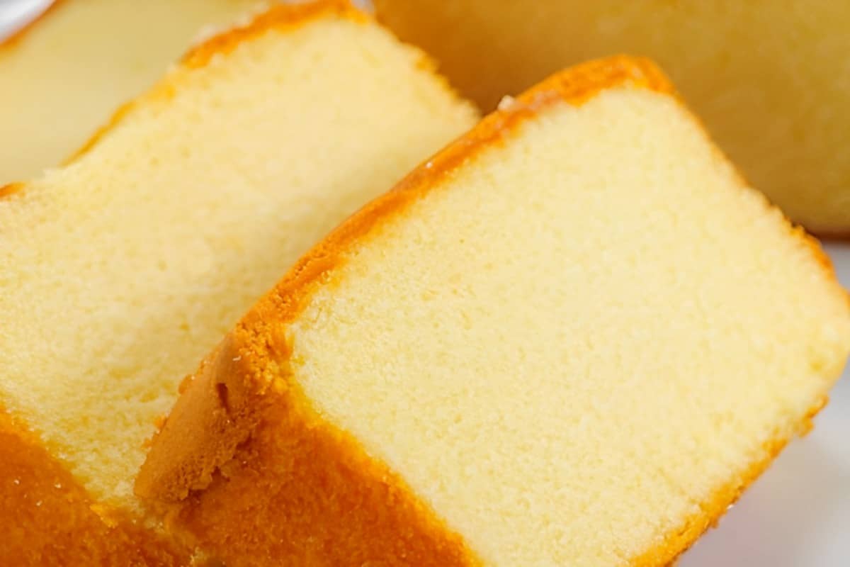 Bolo de manteiga delicioso que derrete na boca perfeito para seu café ou lanche