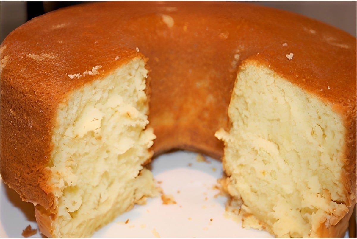 Bolo de manteiga de hotel e café colonial perfeito para começar o dia