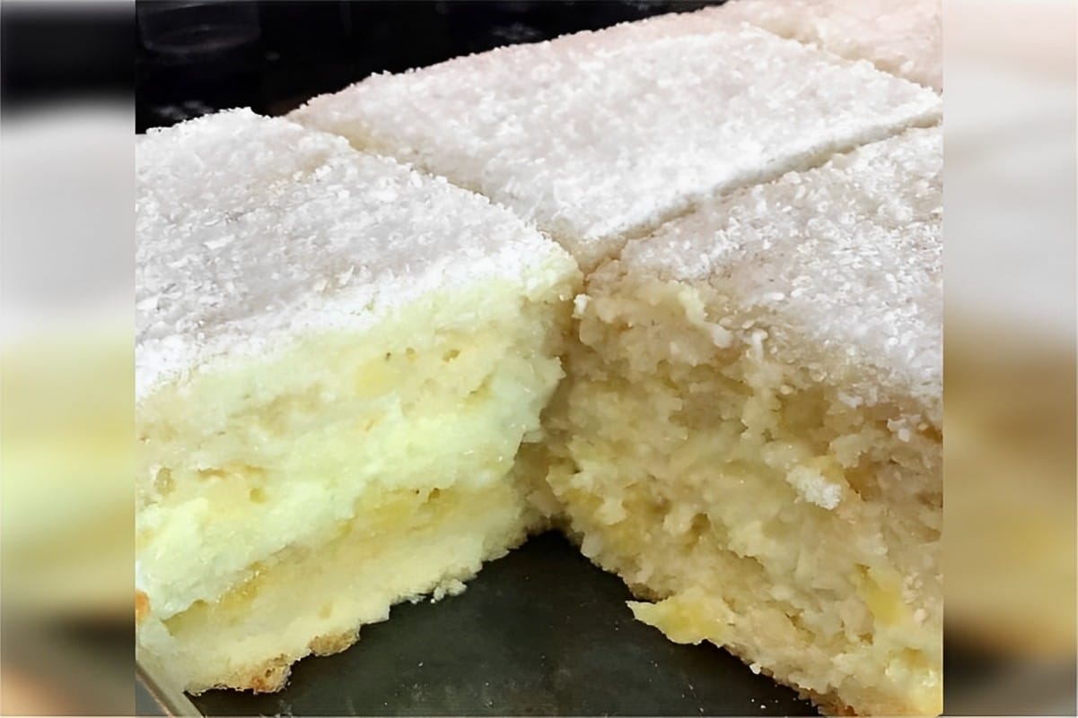 Bolo gelado de abacaxi com coco para festas ou sobremesa