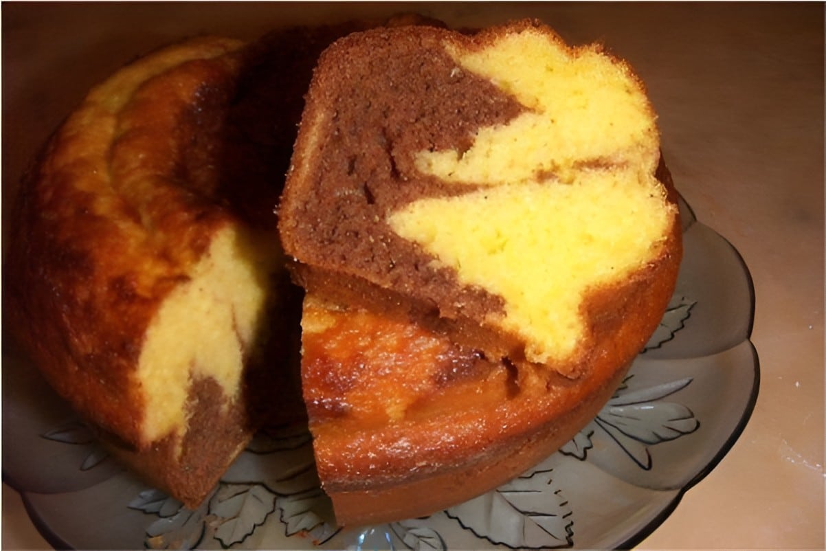 Bolo mármore um bolo mesclado de massa de baunilha com massa de chocolate