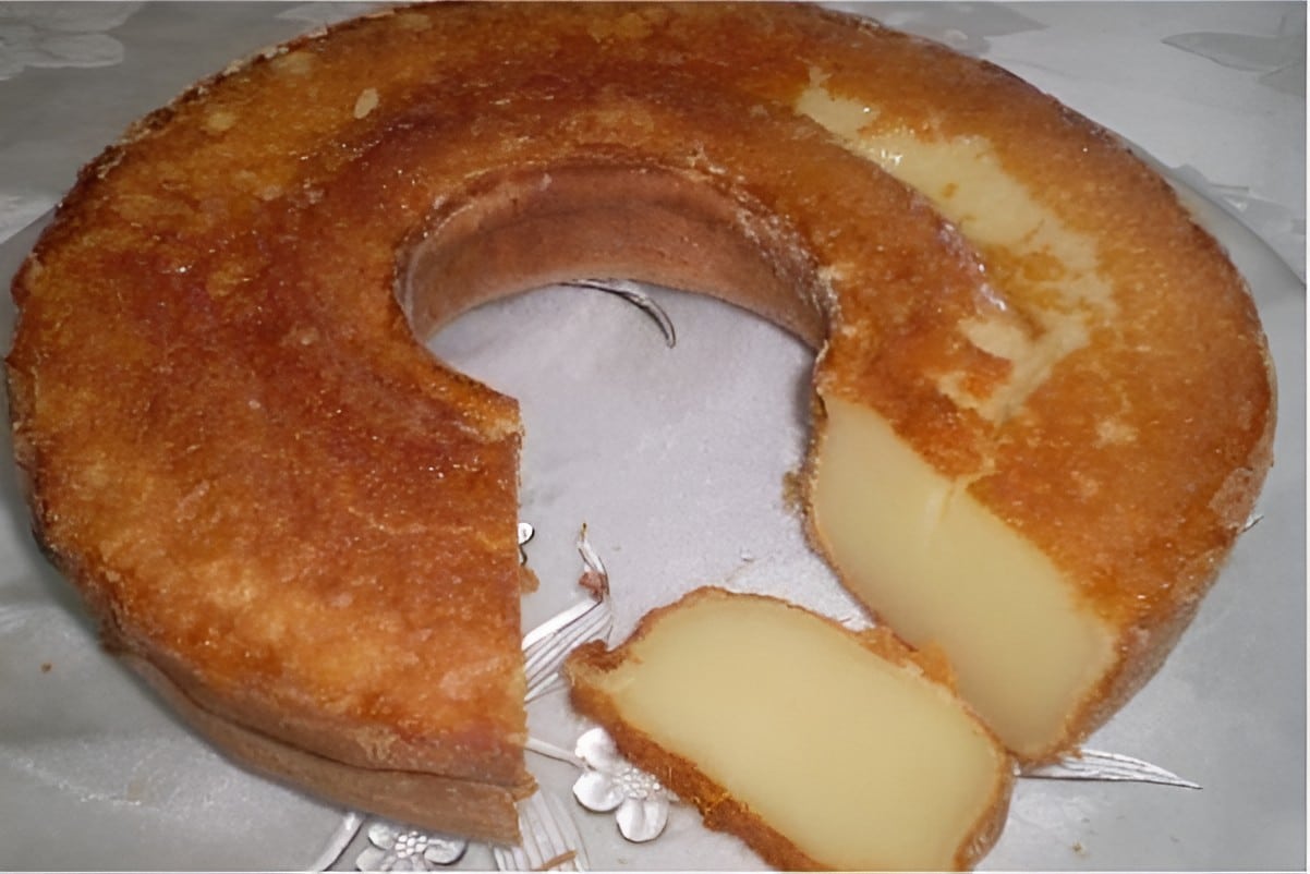 Bolo mole ou bolo de leite parece um pudim de tão cremoso e fica uma delícia