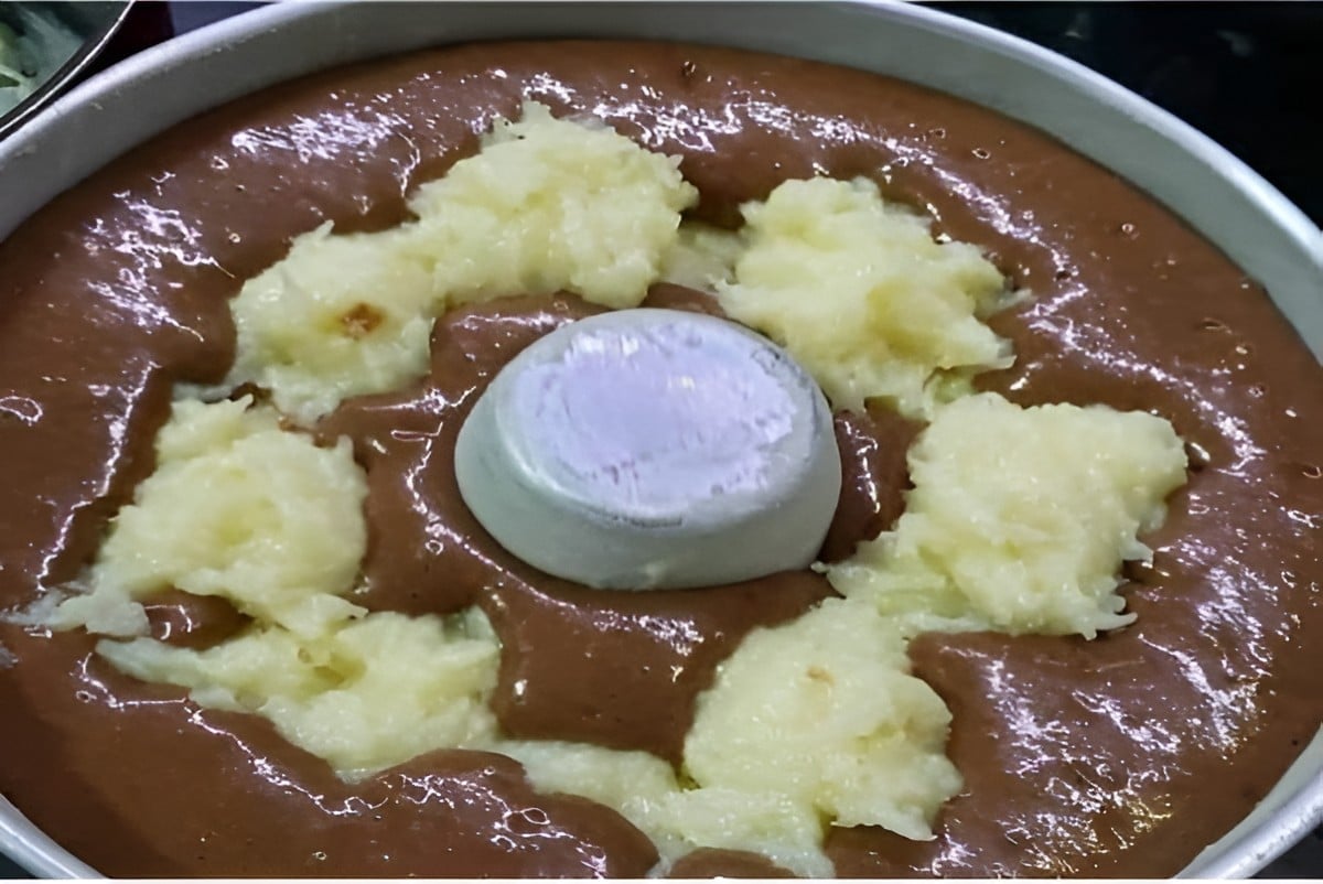 Bolo prestígio fácil já sai do forno recheado e pronto para servir prático e delicioso